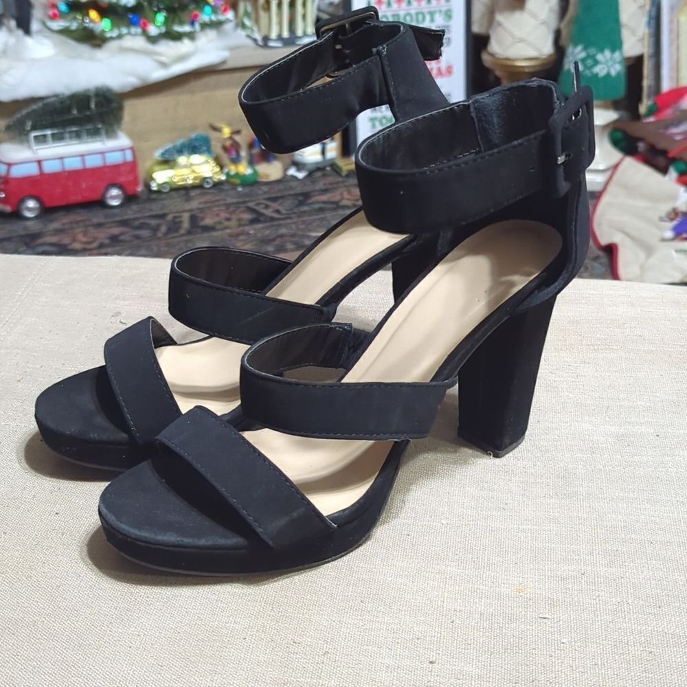 Windsor Gotta Have It Nubuck Platform Block Heels sz9